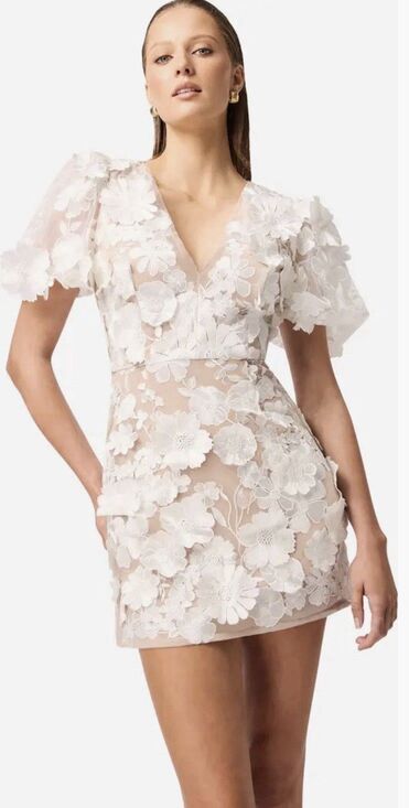 Elliatt Dresses & Skirts - Elliatt Zayla Floral Applique Cocktail Mini Dress XS White Nude 3D Lace Romantic